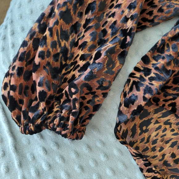 Free People Wild Dreams Crushed Velvet Leopard Print Blouse Size Small - Picture 4 of 7
